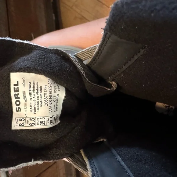 Sorel Sage and Gray Waterproof Boots, rubber sole, size 8.5, NEW - Picture 7 of 7